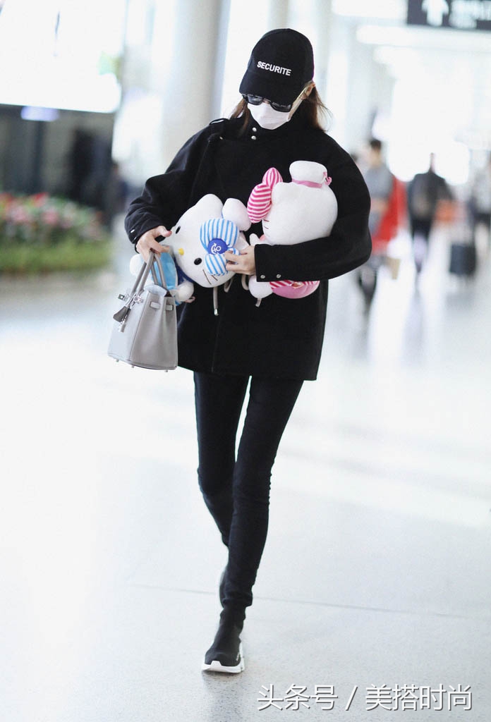 杨幂宋茜小白鞋,杨幂宋茜都爱穿的单品