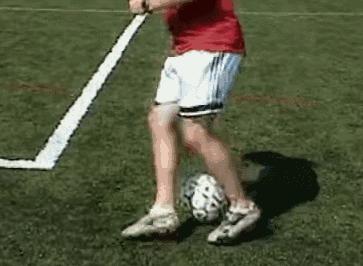 齐达内足球转身过人集锦,足球凌空挑球转身过人