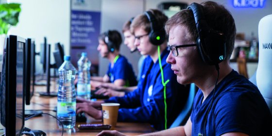 电竞｜足球俱乐部的电竞对决皇家蓝对战巴黎圣日耳曼