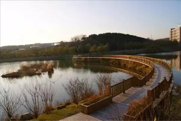 大连外国语大学现在让进吗,大连外国语大学怎么样了