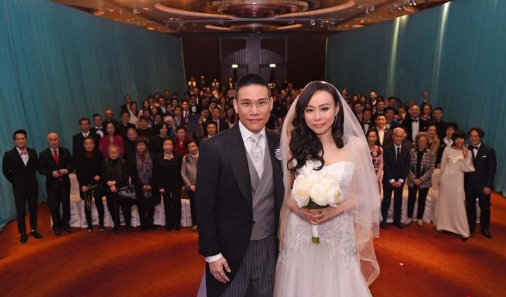 以《爱一个人好难》走红两岸三地,如今50岁老来得子!