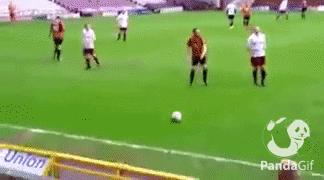 足球搞笑gif网友恶搞,足球搞笑过人集锦gif