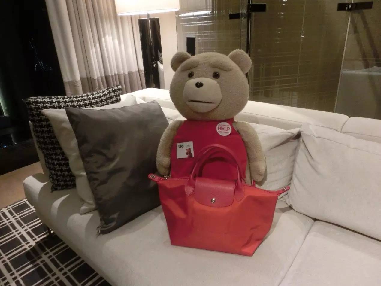 跟着艺术家学穿搭,跟艺术家学穿搭三组时髦颜色