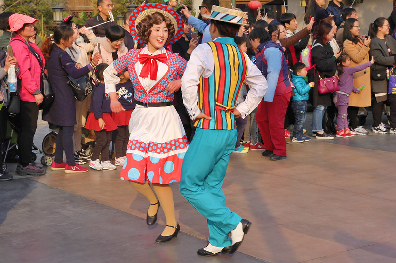 上海迪士尼乐园2天一夜游玩攻略,上海迪士尼2天游玩攻略