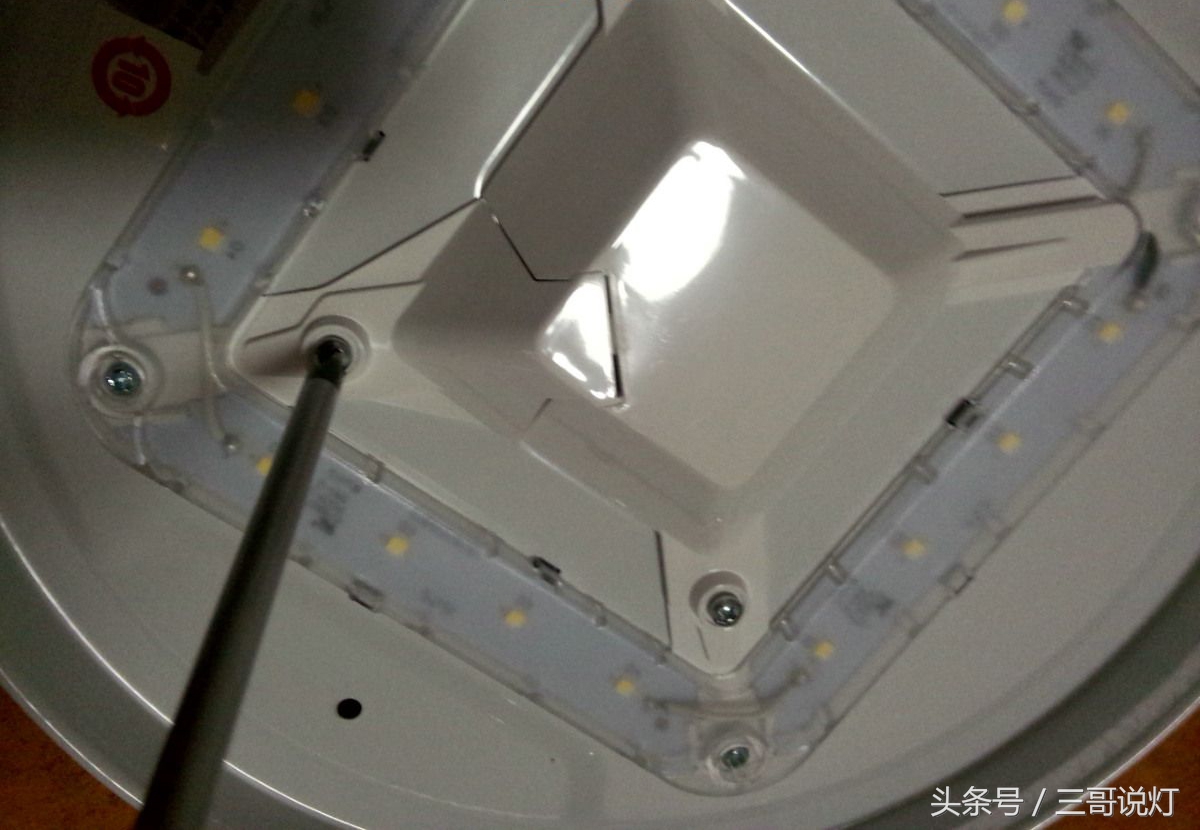 松下吸顶灯开箱,松下吸顶灯拆卸更换led