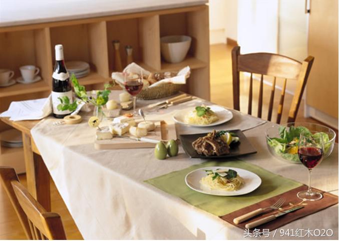 红木供桌摆放讲究,家庭红木餐桌上适合摆放什么