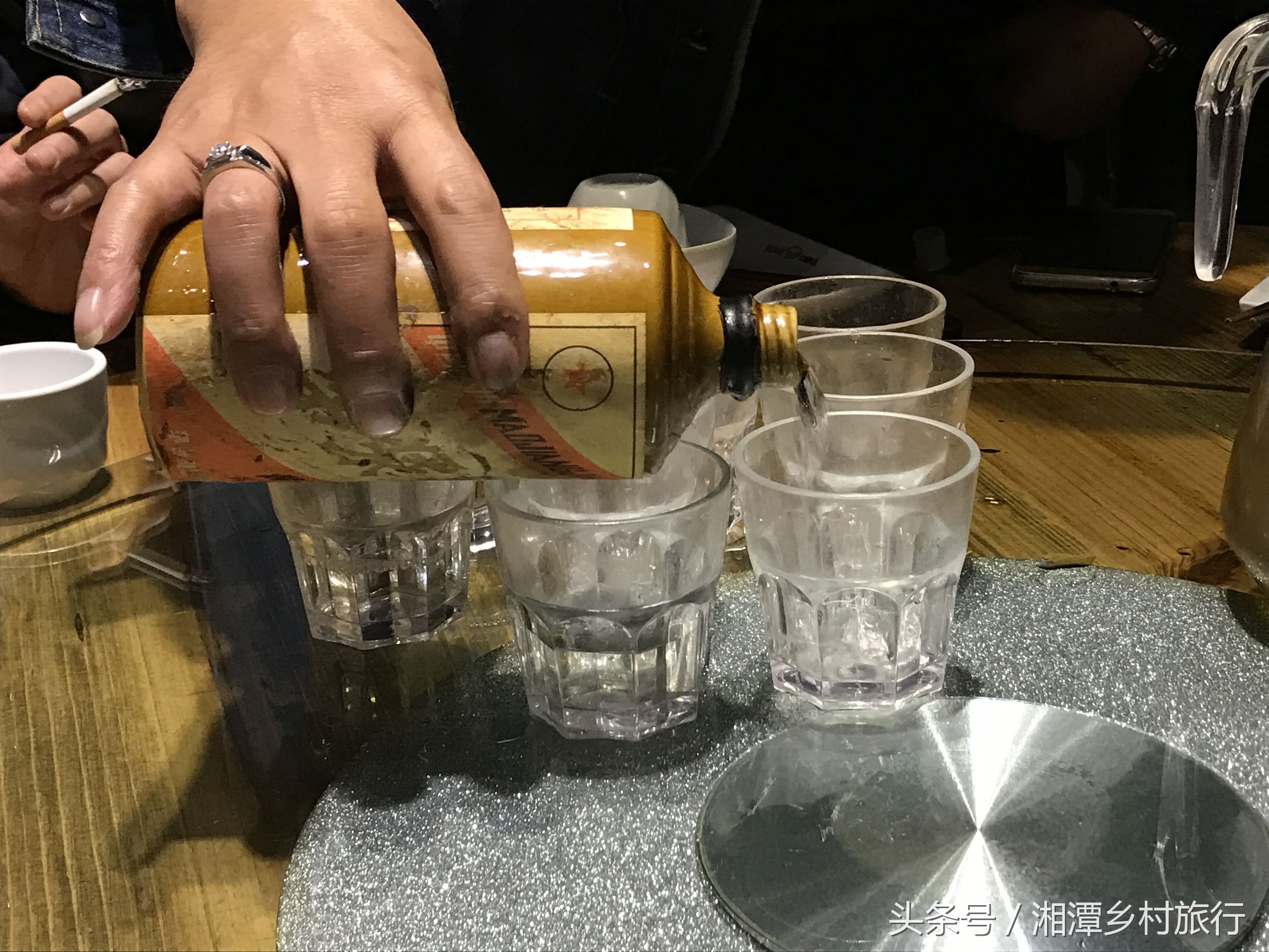 无酒不成友,无酒不成席诗句