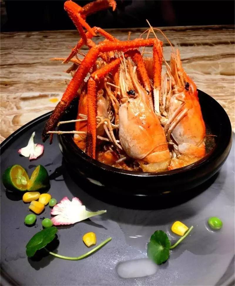 玉皇山下这家花园餐厅歧视单身狗!这么大的鱼头叫我怎么吃