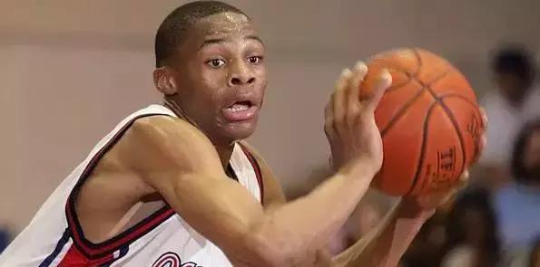 韦少个人资料,威少年轻时