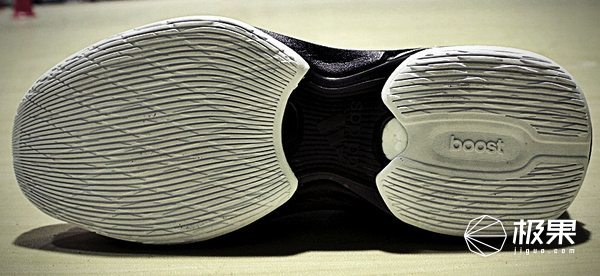 你从不注意的鞋底花纹，却成了乔丹科比封神的“秘密”