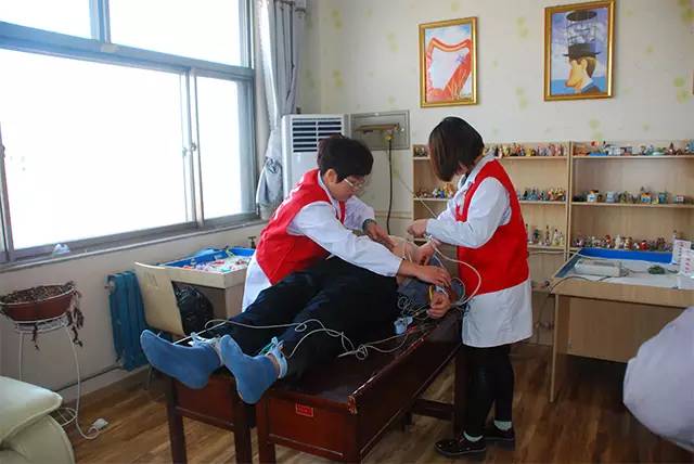 潍坊这家医院的志愿者太牛了！聋哑儿童也感受到了满满的爱……