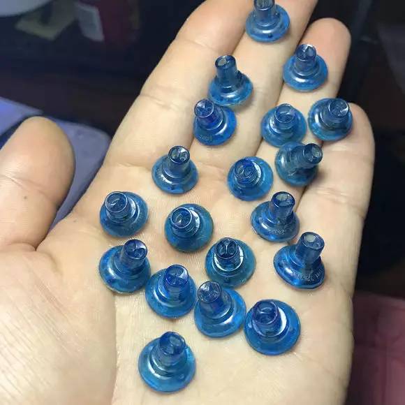 X宝X鱼的散装正品价格低，你可能买到是假耳机！