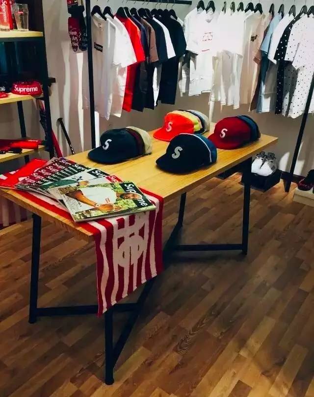 娼潵娼叮鏈嶉グ,娼潵娼叮绮惧搧绔ヨ姗辩獥