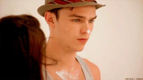 阿玛尼隔离防晒妆前乳怎么用,先涂防晒隔离还是先涂妆前乳