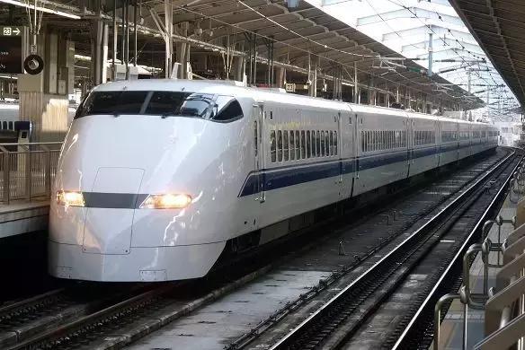 日本的高铁列车的样子,日本的高铁