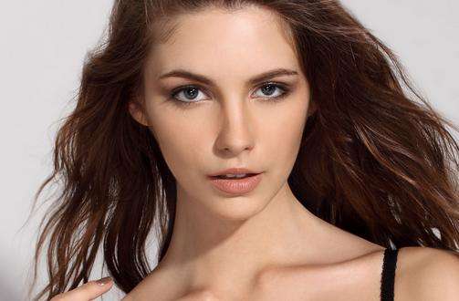 眼圈周围发黑怎么治疗,眼圈旁边长黑斑怎么治