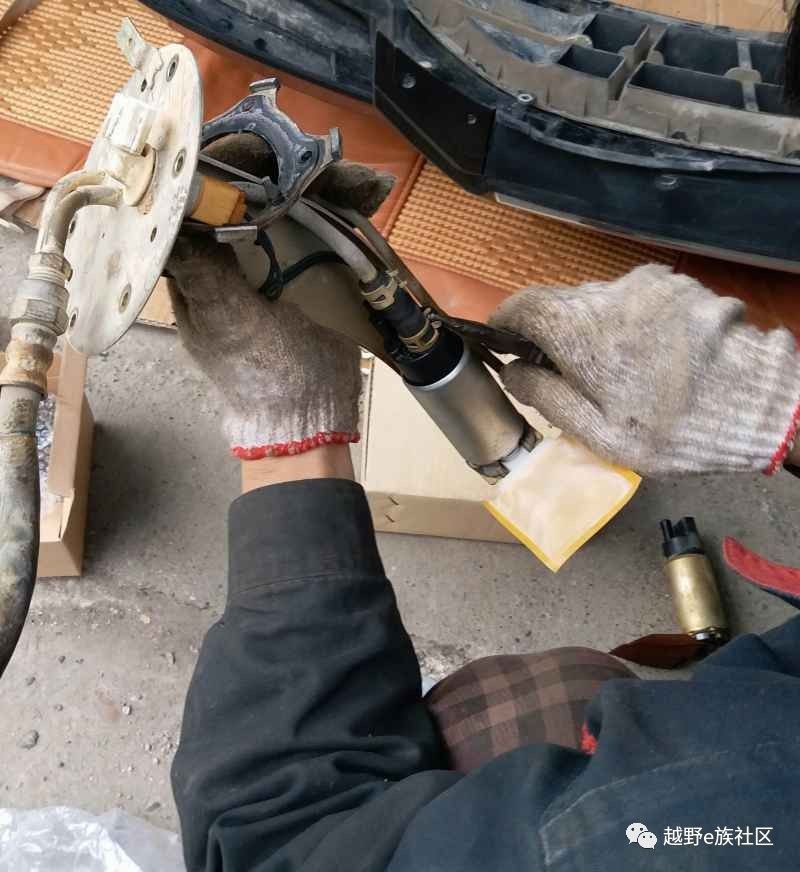 手油泵按压处渗油怎么修理,手油泵坏了怎么自救