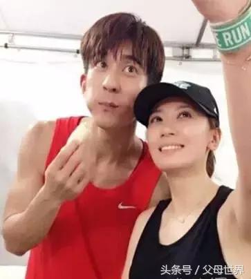 42岁贾静雯谈姐弟恋,贾静雯19岁替父还债嫁豪门