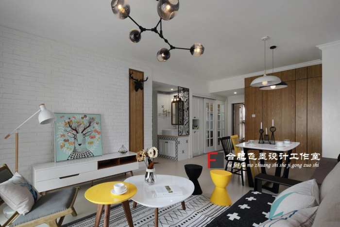 客厅浅色地砖踢脚线,现在装修流行地砖踢脚线