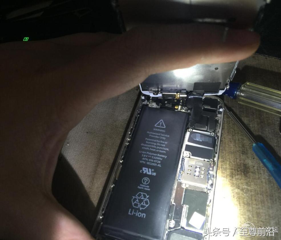 iphone坐弯了,iphone弯了继续使用