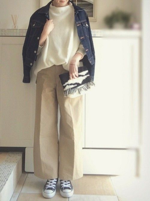 短牛仔外套如何搭配显瘦 (牛仔外套短怎么搭配好看)