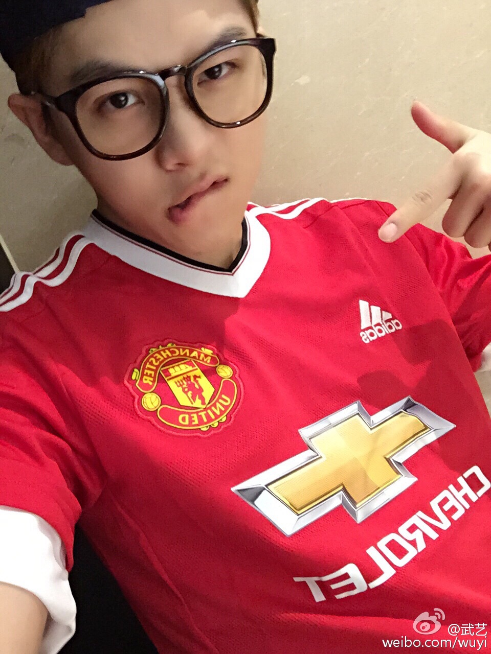 国足终于又一次不卑不亢,国足鹿晗