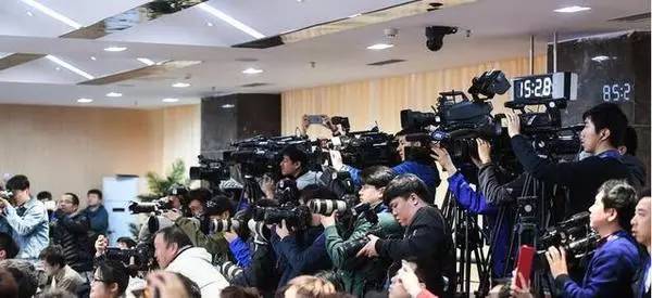 国足虐你千百遍你待国足如初恋,我待国足如初恋虐我千百遍下一句