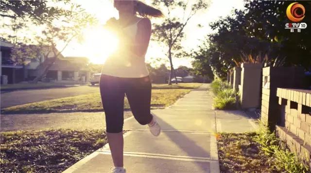 嘴角起泡上火了吃什么降火最快,嘴角起泡怎么判断是疱疹还是上火