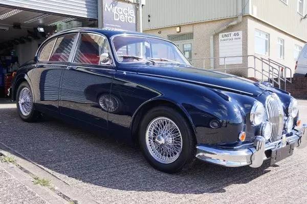 就算你月薪5万又怎样，在这儿也只够洗次车