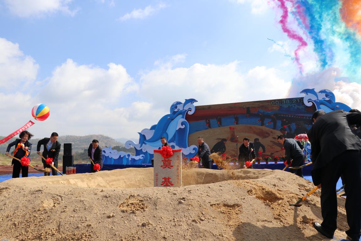 大连圣亚海洋世界白鲸,大连圣亚海底世界白鲸传奇