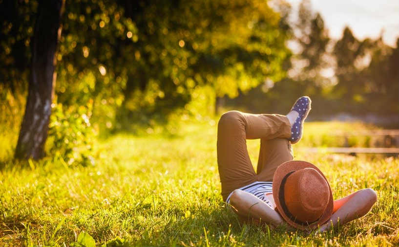 手脚冰凉一年四季都怕冷什么原因,老年人一年四季手脚冰凉怎么回事