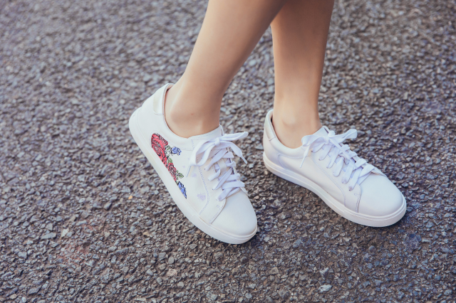 如何选择一款适合自己的小白鞋,拒绝花里胡哨的鞋子