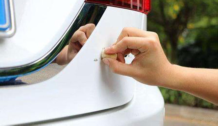 车上的残留胶怎么去除小窍门,车身残留的蜡怎么清洗