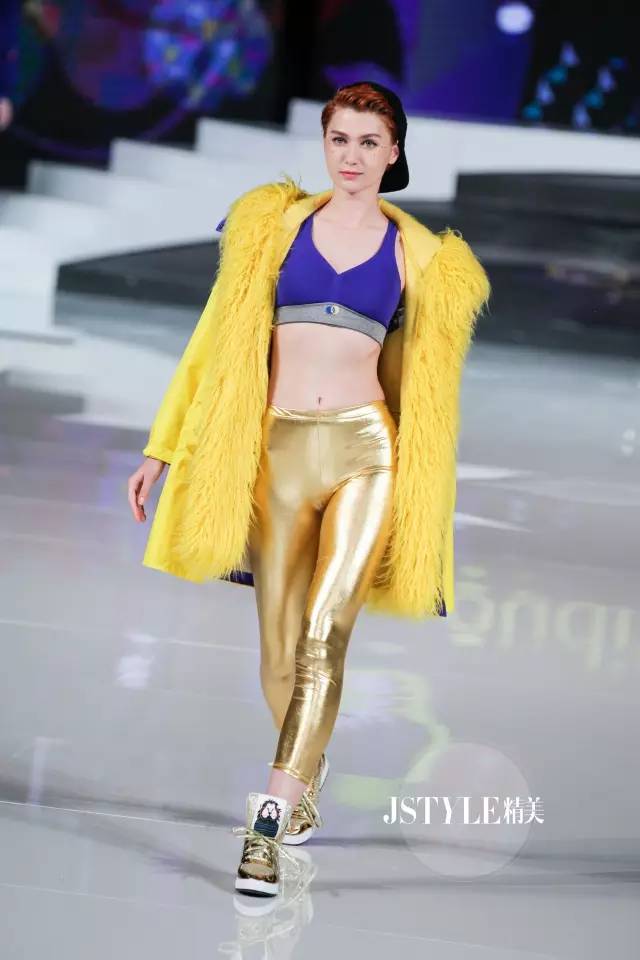 JSTYLE精美现场直击时装周：波点、星座放肆玩一把！