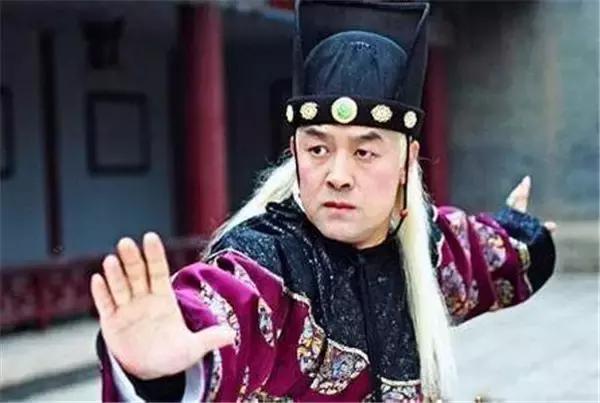 毕业于上戏，影剧音三栖发展，亦正亦邪，被誉为天下第一太监