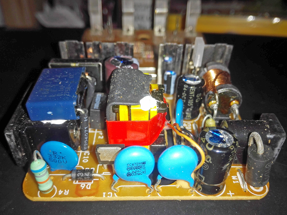 拆解全透明科技风充电宝,正品原装电池充电器