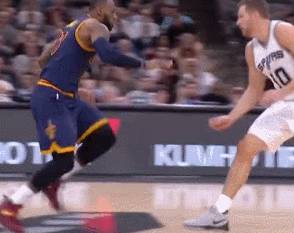 一肘就把詹皇击倒？这个*男美**子竟……