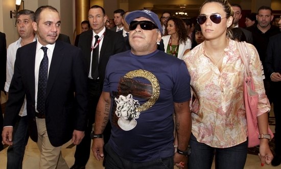 “混球”马拉多纳来华指导校园足球,网友称渣男又来“圈钱”了