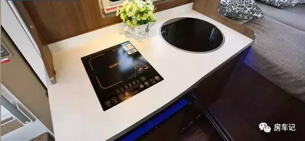 凯伦宾威大通c型房车评测,福特新世代凯伦宾威b型房车