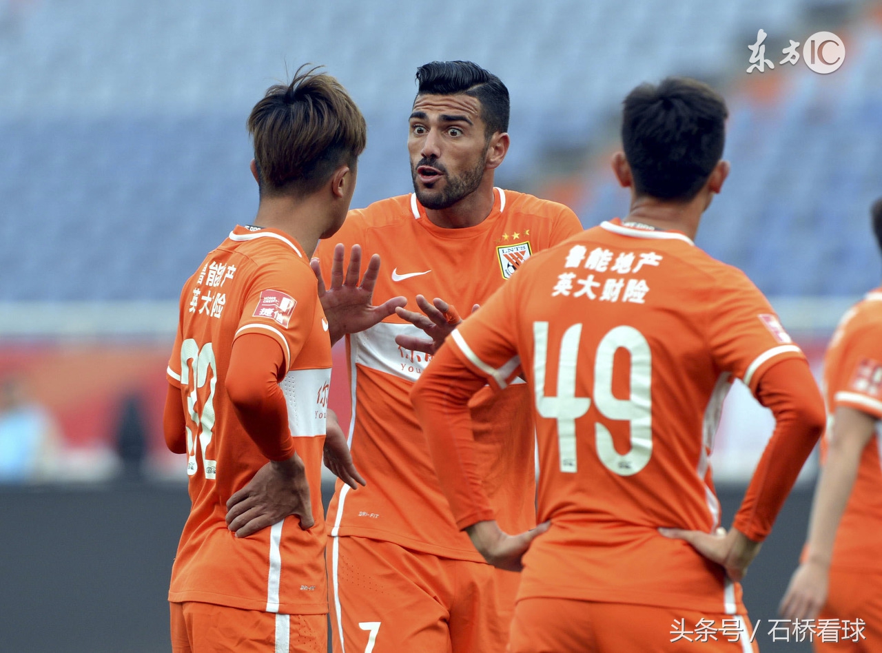 佩莱属于什么级别的前锋,佩莱进球庆祝