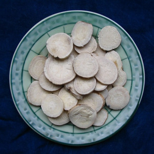 腿肚上青筋明显但不突出会怎样,腿肚子上有青筋能消除吗