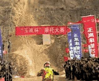 兄弟你穿衣服倒是长点心，这到底是几个意思