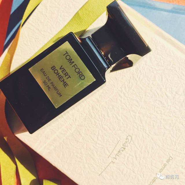 我给3个直男闻了16瓶香水，结果