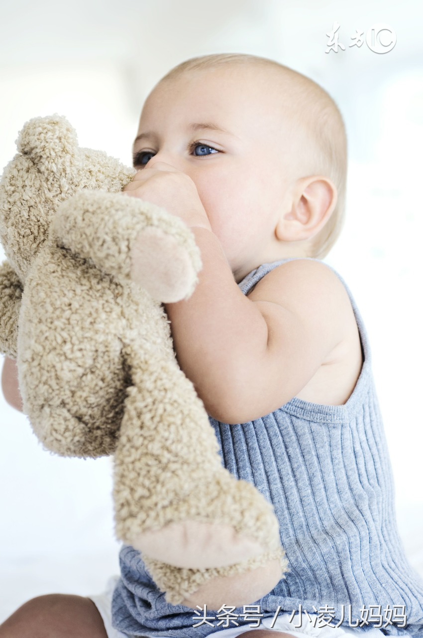 宝宝出牙期爱咬人怎么办,长牙期吃奶怎么解决宝宝咬人问题