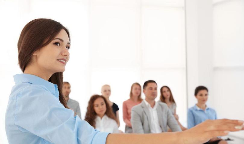 如何进行一分钟的自我介绍,如何准备一个三分钟的自我介绍