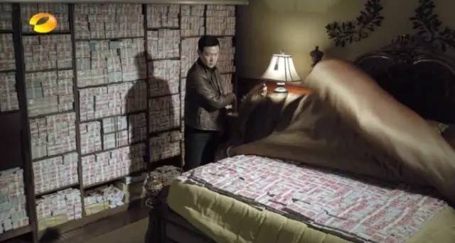 史上尺度最大的反腐剧开播即火，豆瓣9.1分！贪官冰箱、壁柜、床上翻出2亿多人民币都被还原了！