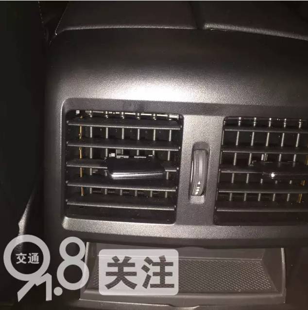 奔驰空调付费,奔驰车主停车费一万多