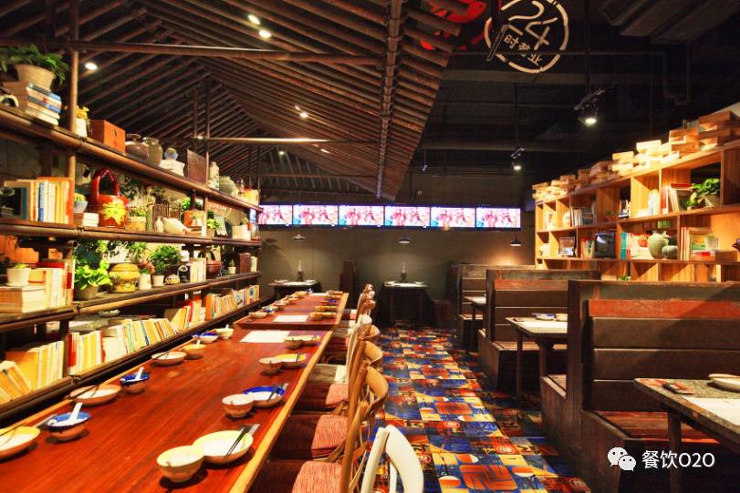 探鱼新品烤鱼,烤鱼店探店火爆视频