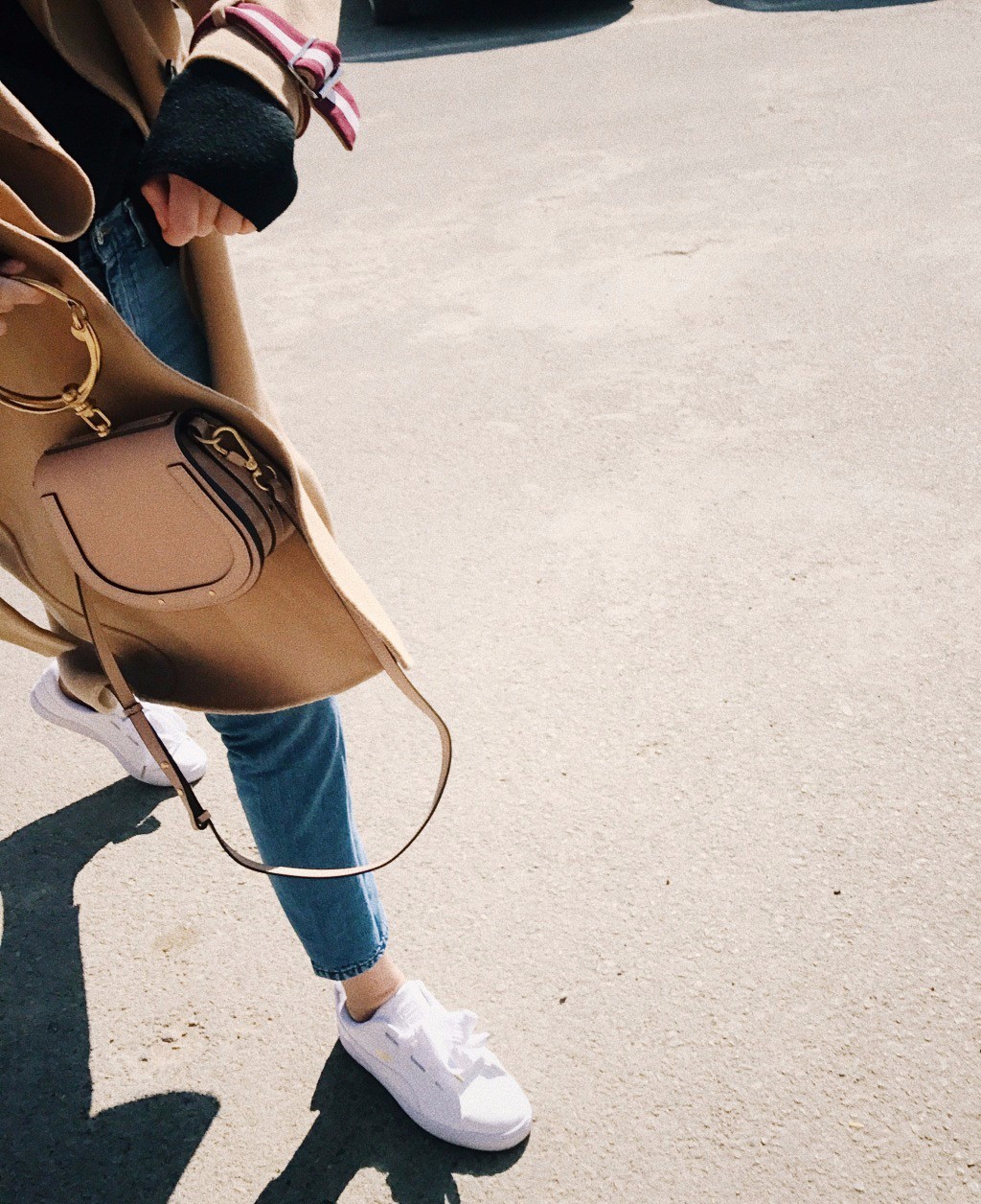 刘雯最新穿搭卡其色老爹鞋,刘雯穿的运动鞋有哪些