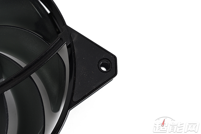 酷冷至尊MasterLiquidLite240散热器评测:初玩水冷之选